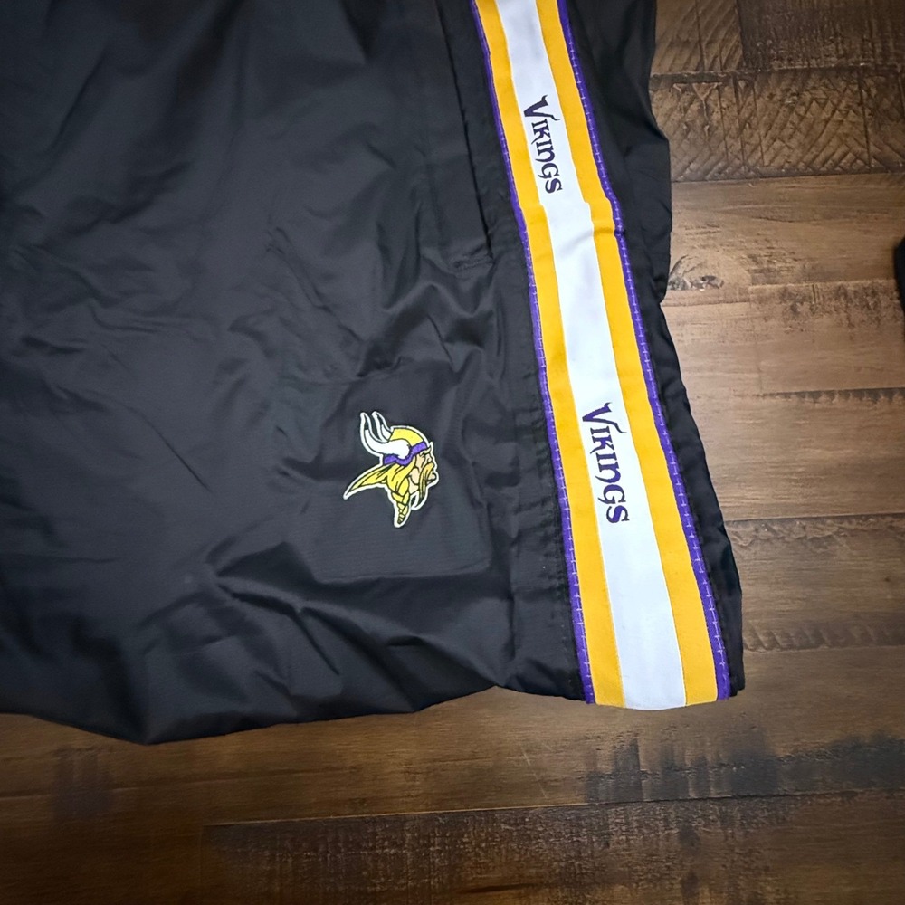 NFL Vikings Track Pants Water Resistant Windbreaker Bottle Opener NWT - Picture 3 of 6